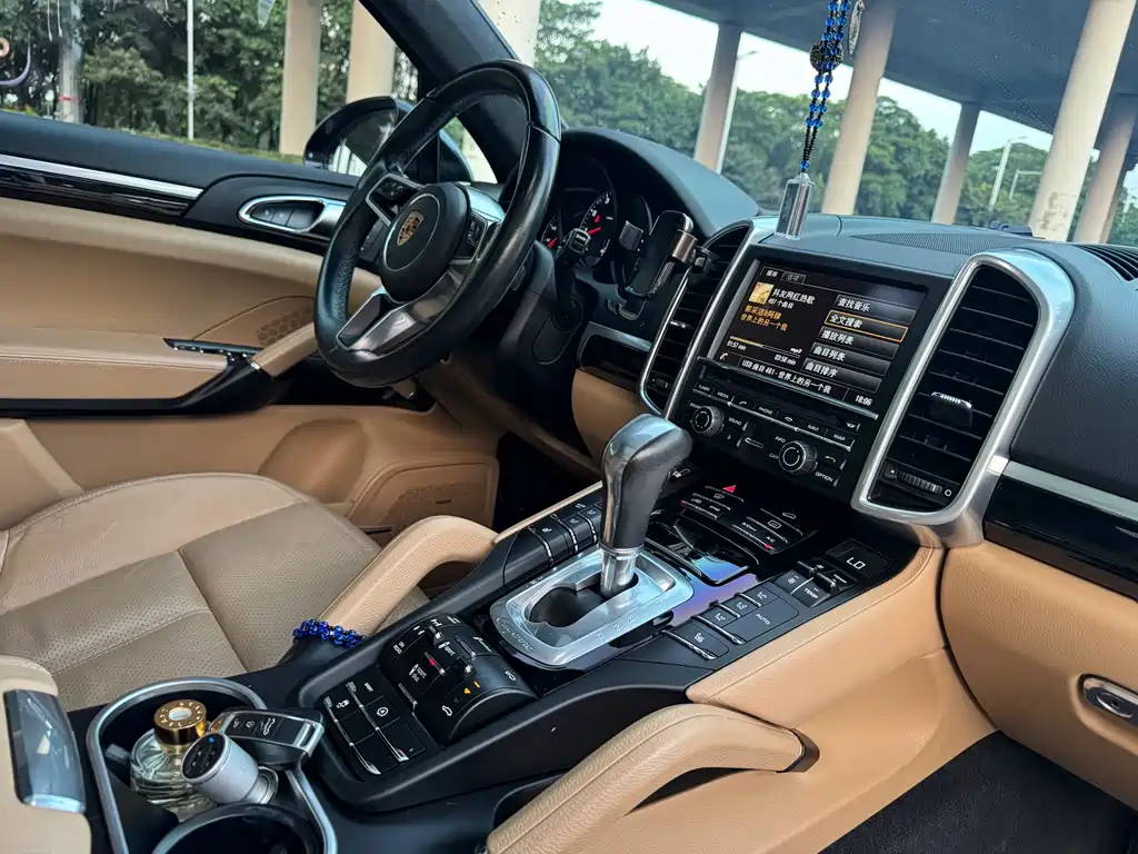 Porsche Cayenne — миниатюра 7