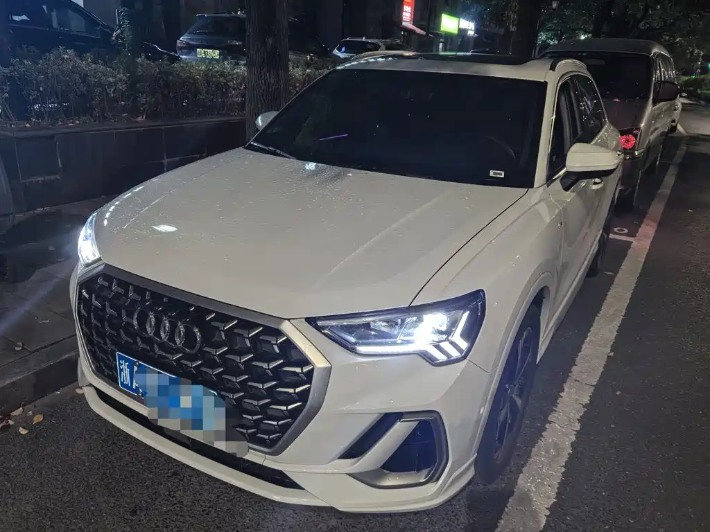 奥迪Q3 2025款 45周年典藏版 35TFSI 时尚致雅型 2025