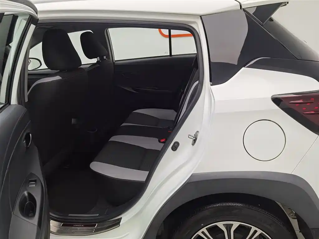 TOYOTA YARIS L ZHIXUAN