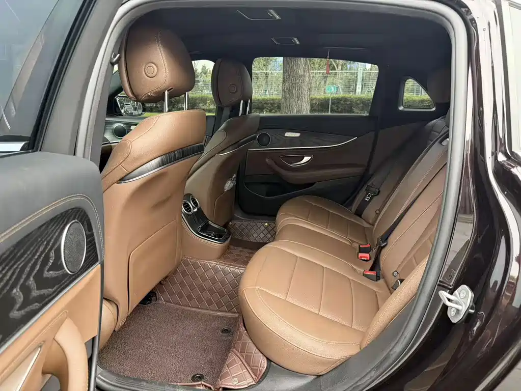 Mercedes-Benz E-Class 2023 — фото 15