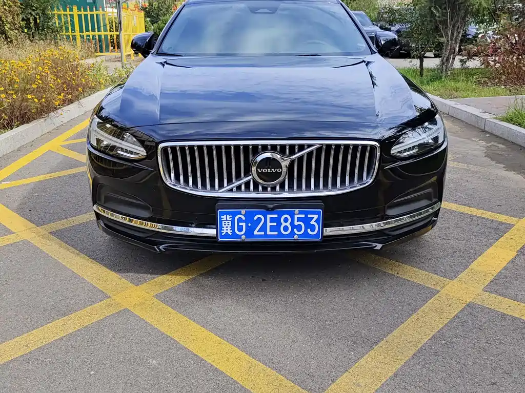 VOLVO  S90