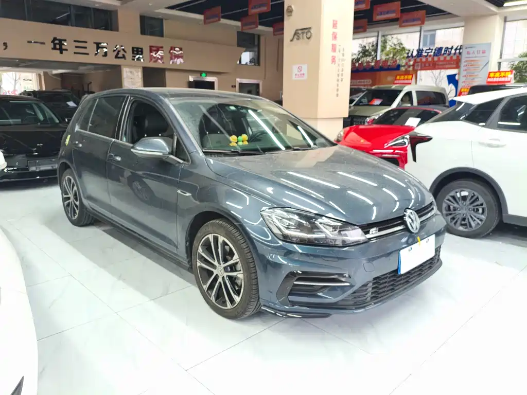 VOLKSWAGEN GOLF