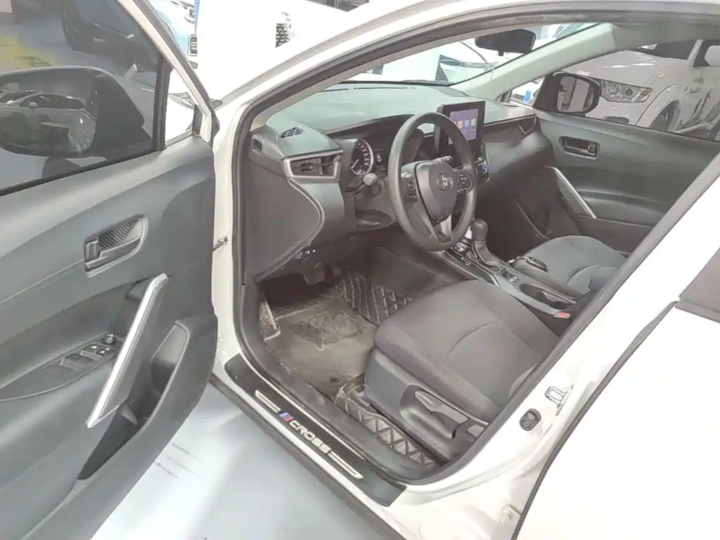 Toyota Corolla Cross — миниатюра 16