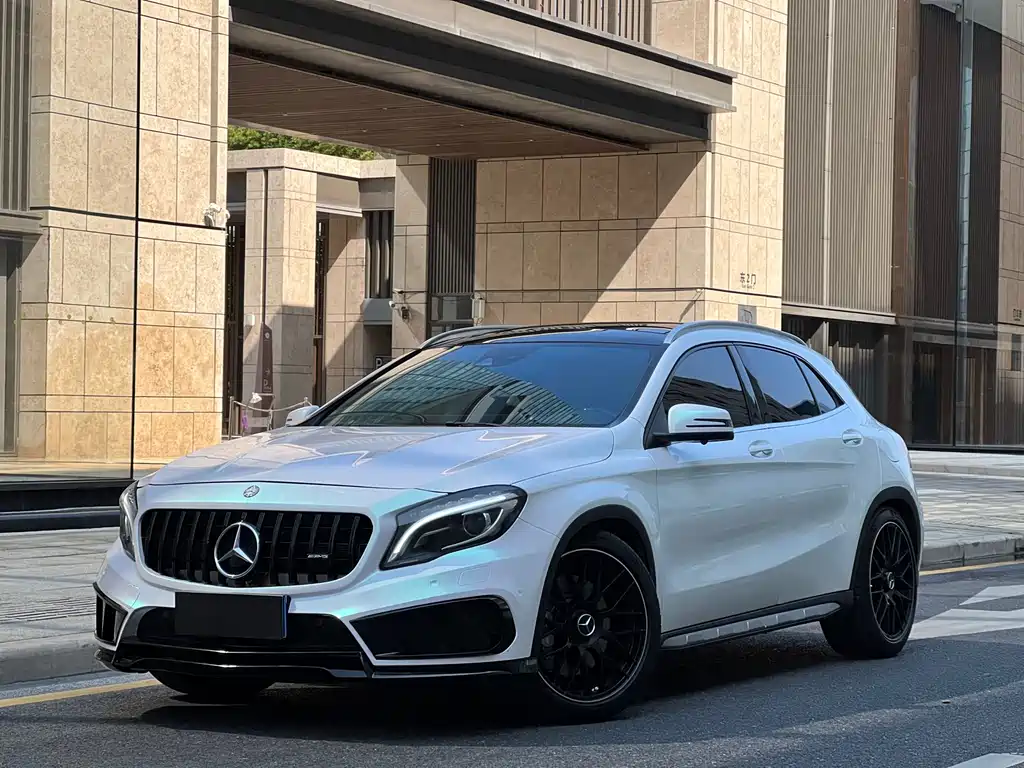 MERCEDES-BENZ GLA AMG