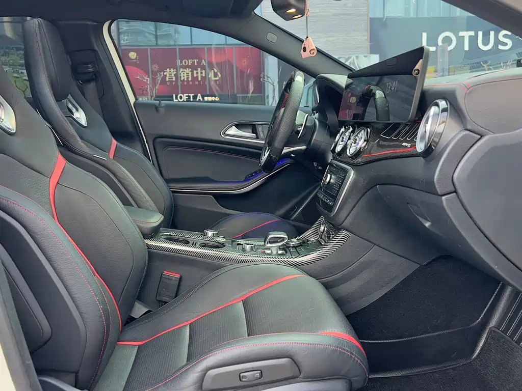 MERCEDES-BENZ GLA AMG