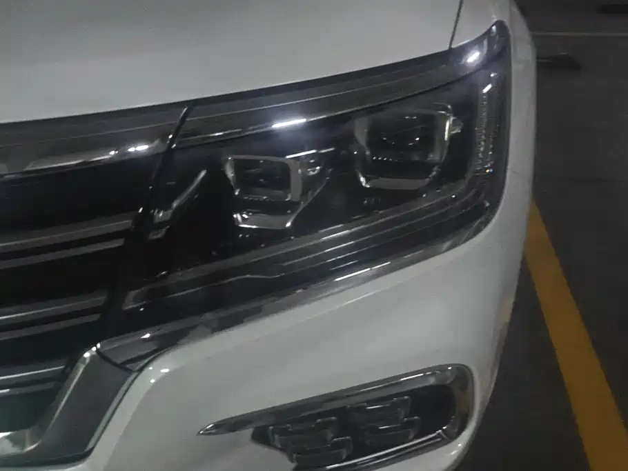 Roewe RX8 — миниатюра 5