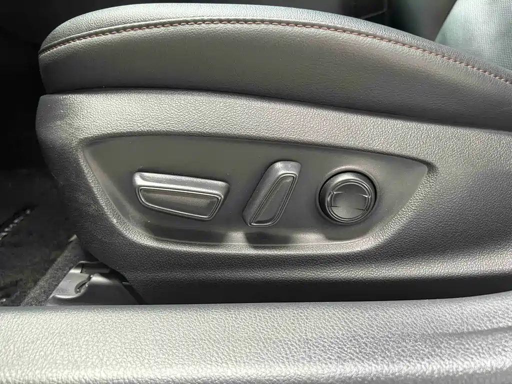 Toyota Camry — миниатюра 12