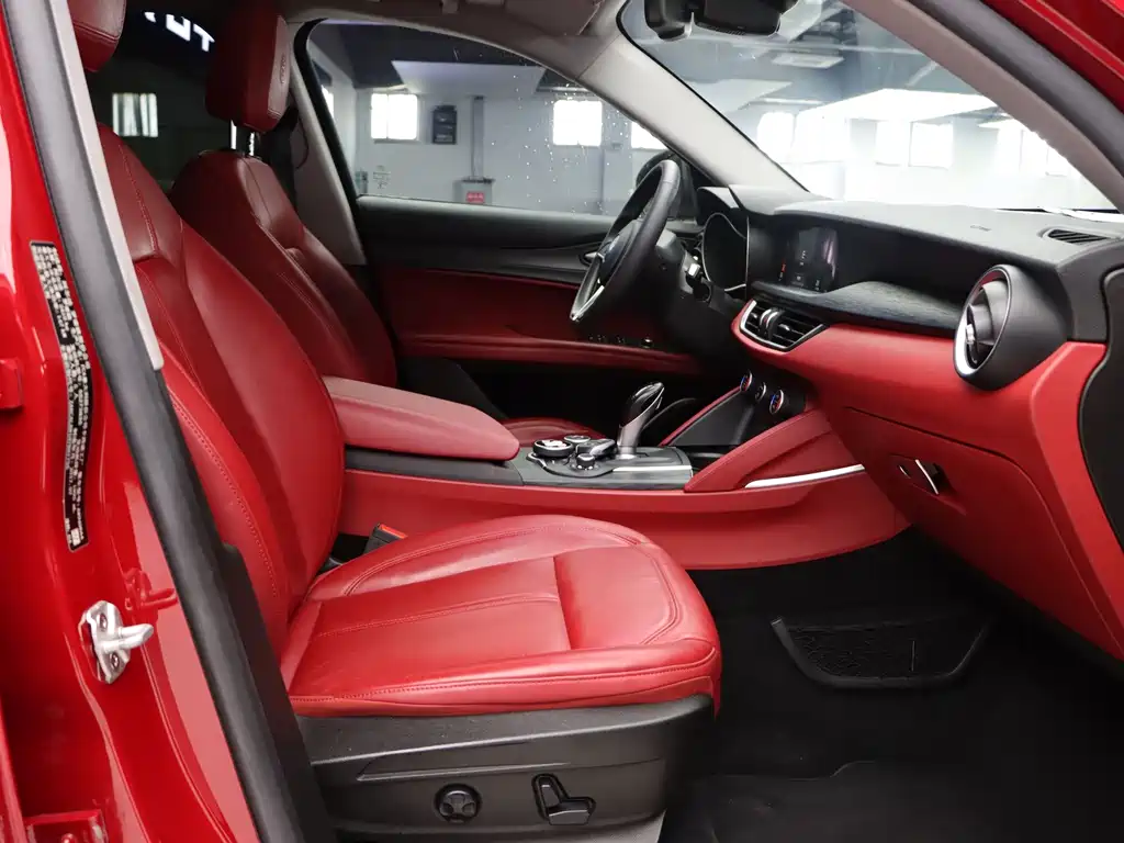 Alfa Romeo Stelvio — миниатюра 11