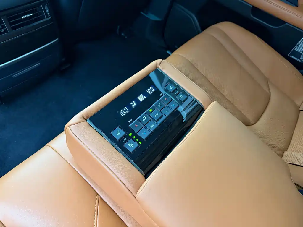 Lexus LX — миниатюра 13
