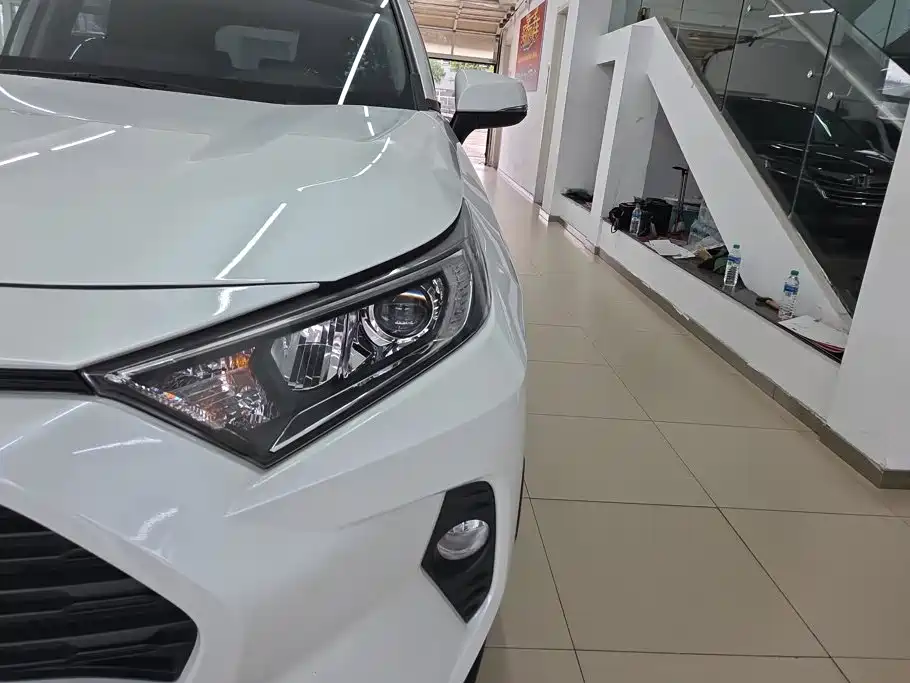 Toyota RAV4 — миниатюра 5