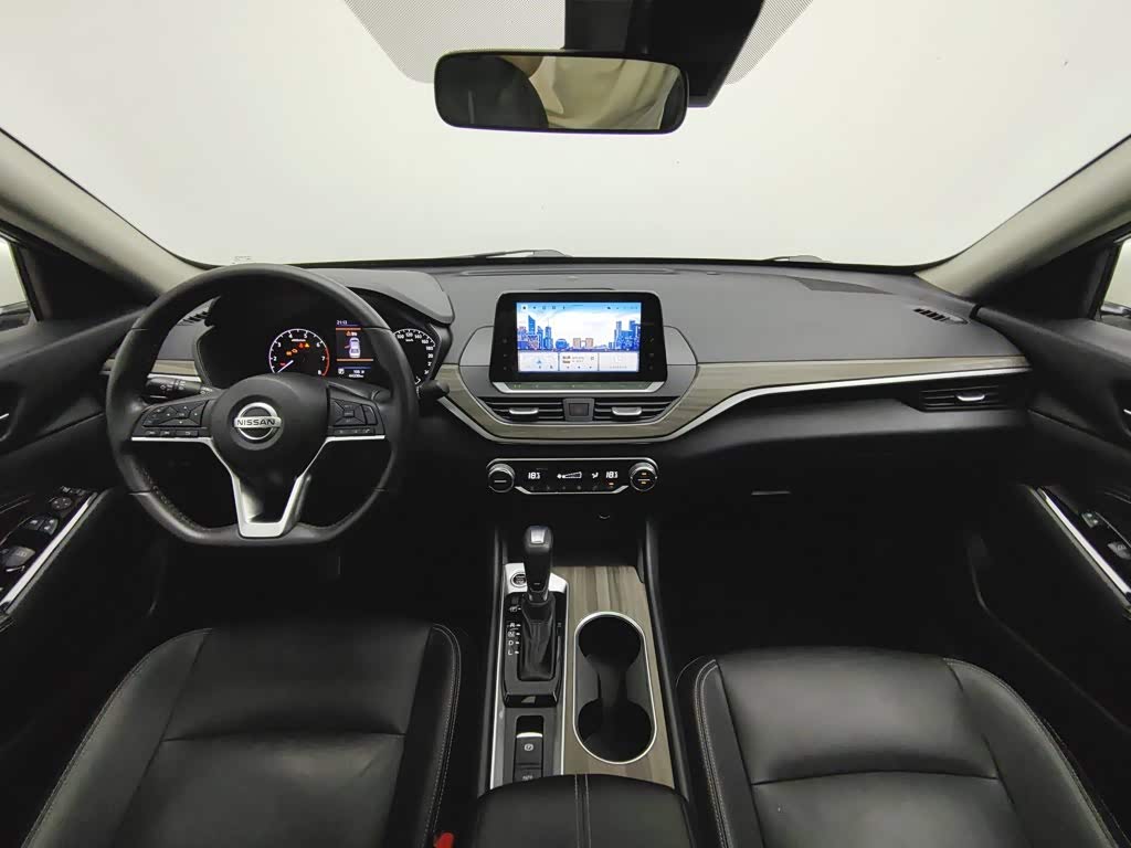 Nissan Teana 2.0 л 2021 г. Белый, пробег 44300 км