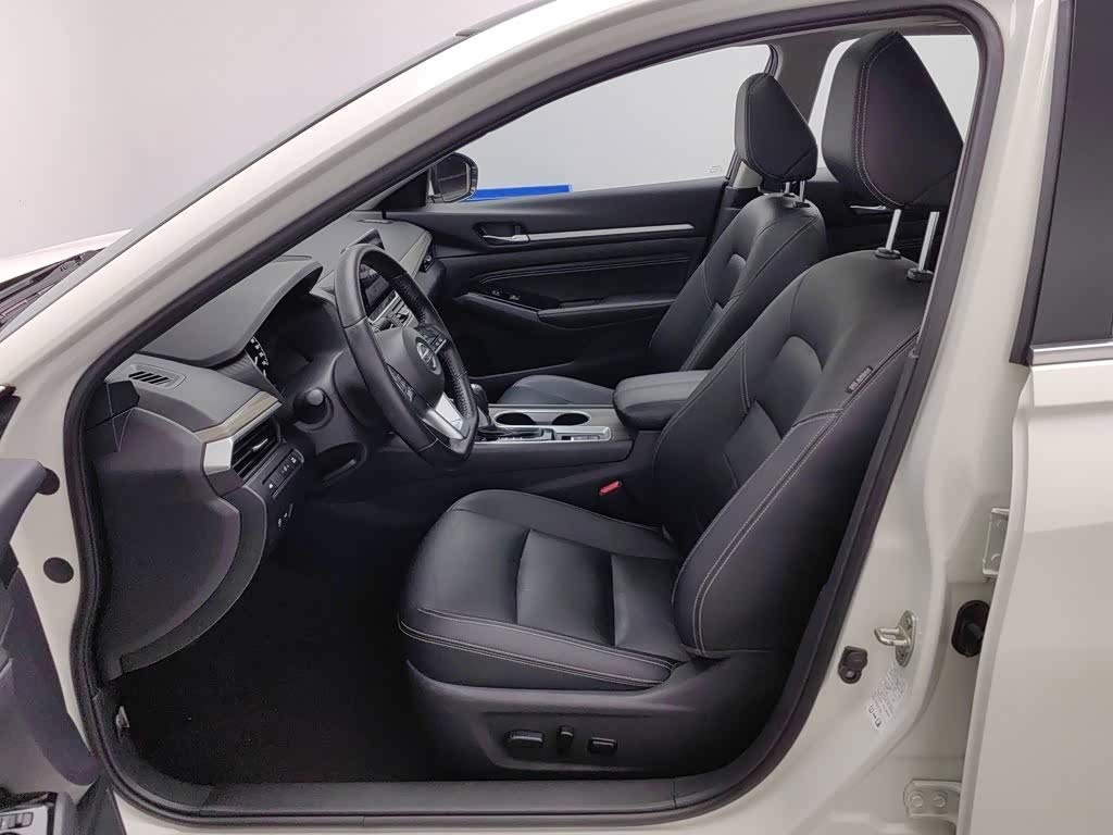 Nissan Teana 2.0 л 2021 г. Белый, пробег 44300 км