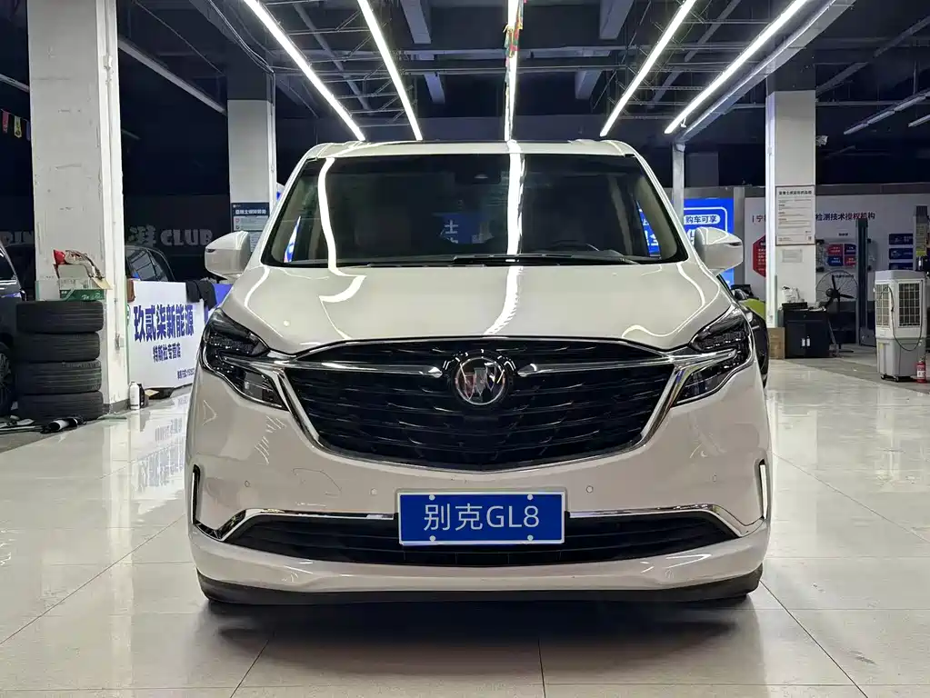 Buick GL8 — миниатюра 2