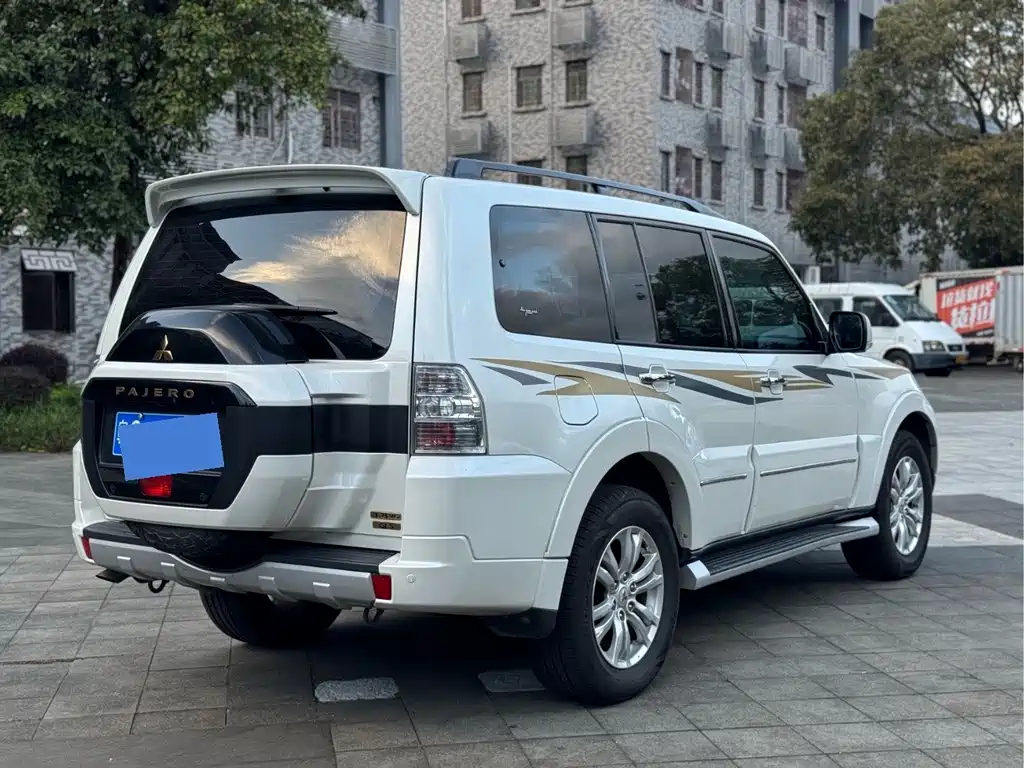 Mitsubishi V97 2017 3.8L