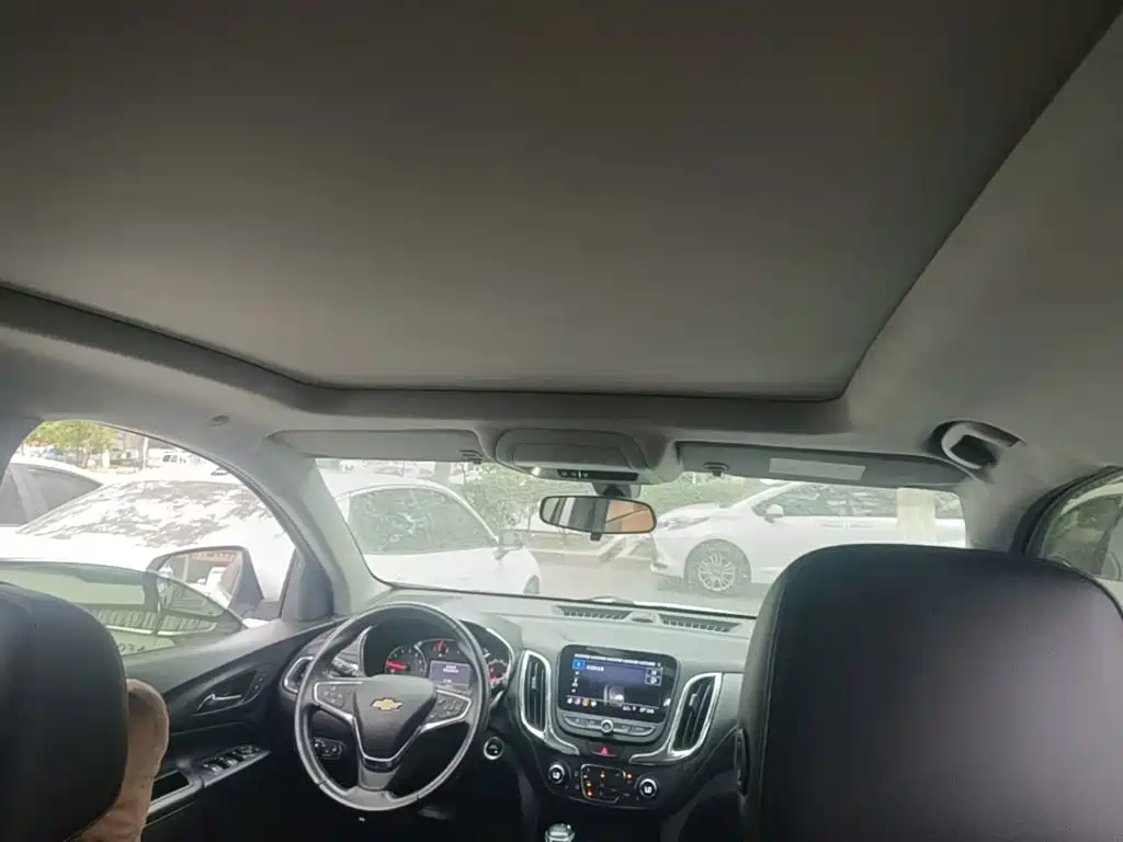 Chevrolet Equinox — миниатюра 18