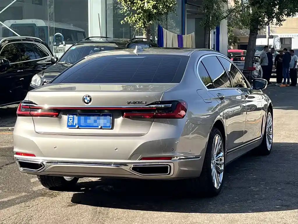 BMW  7 SERIES