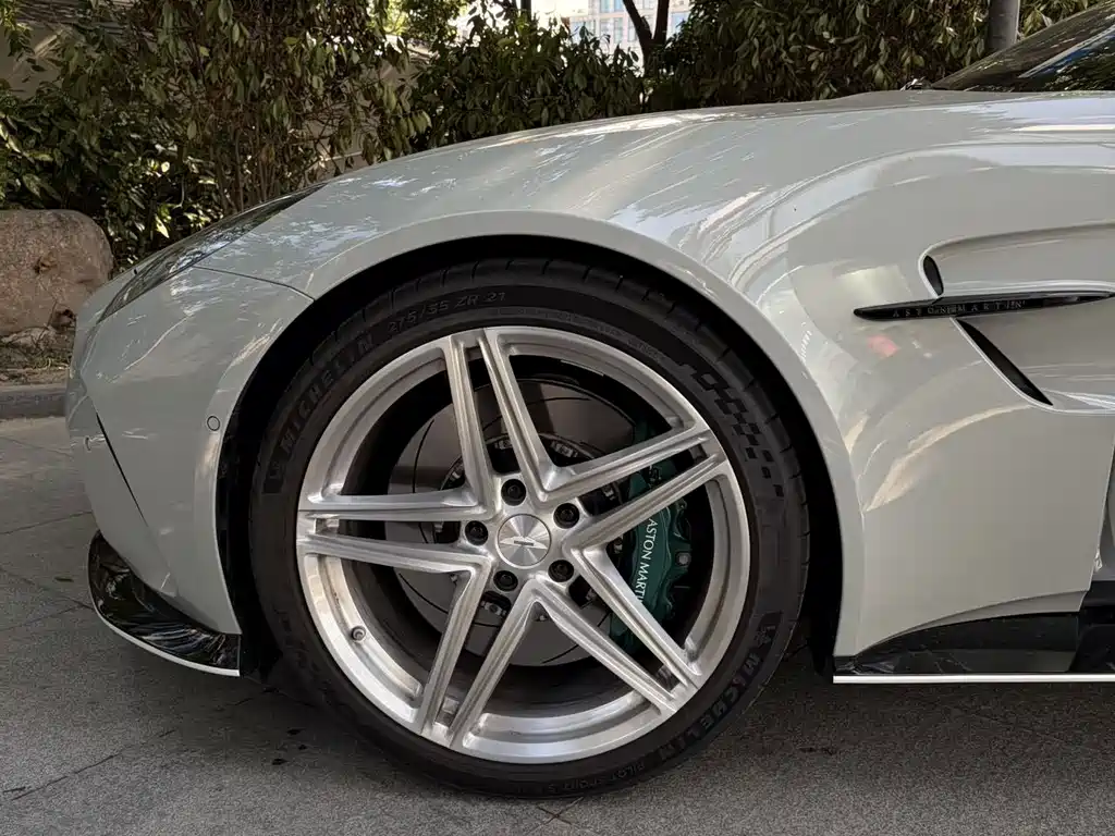 Aston Martin V8 Vantage — миниатюра 7