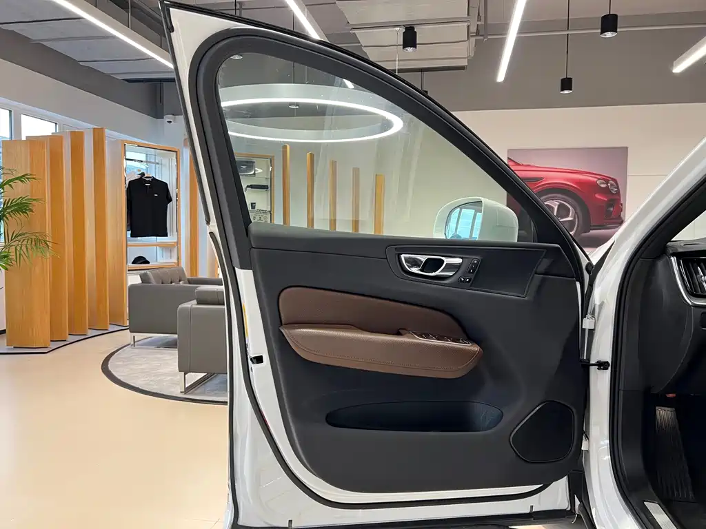 Volvo XC60 — миниатюра 7