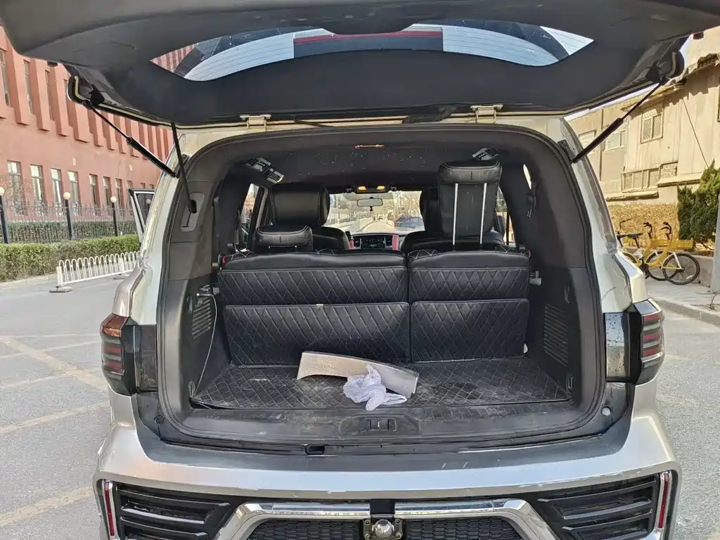 Nissan Patrol — миниатюра 9