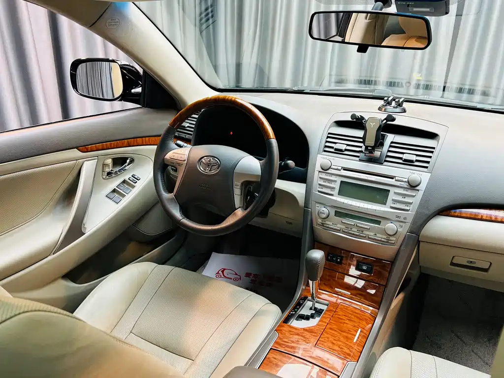 Toyota Camry — миниатюра 12