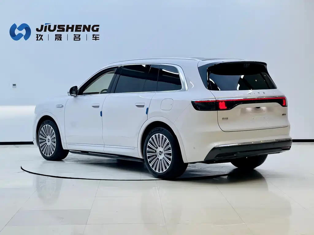 AITO ASK THE WORLD M8