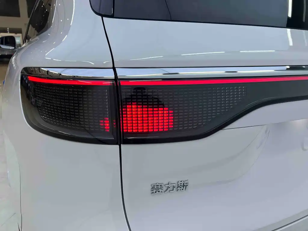 AITO ASK THE WORLD M8