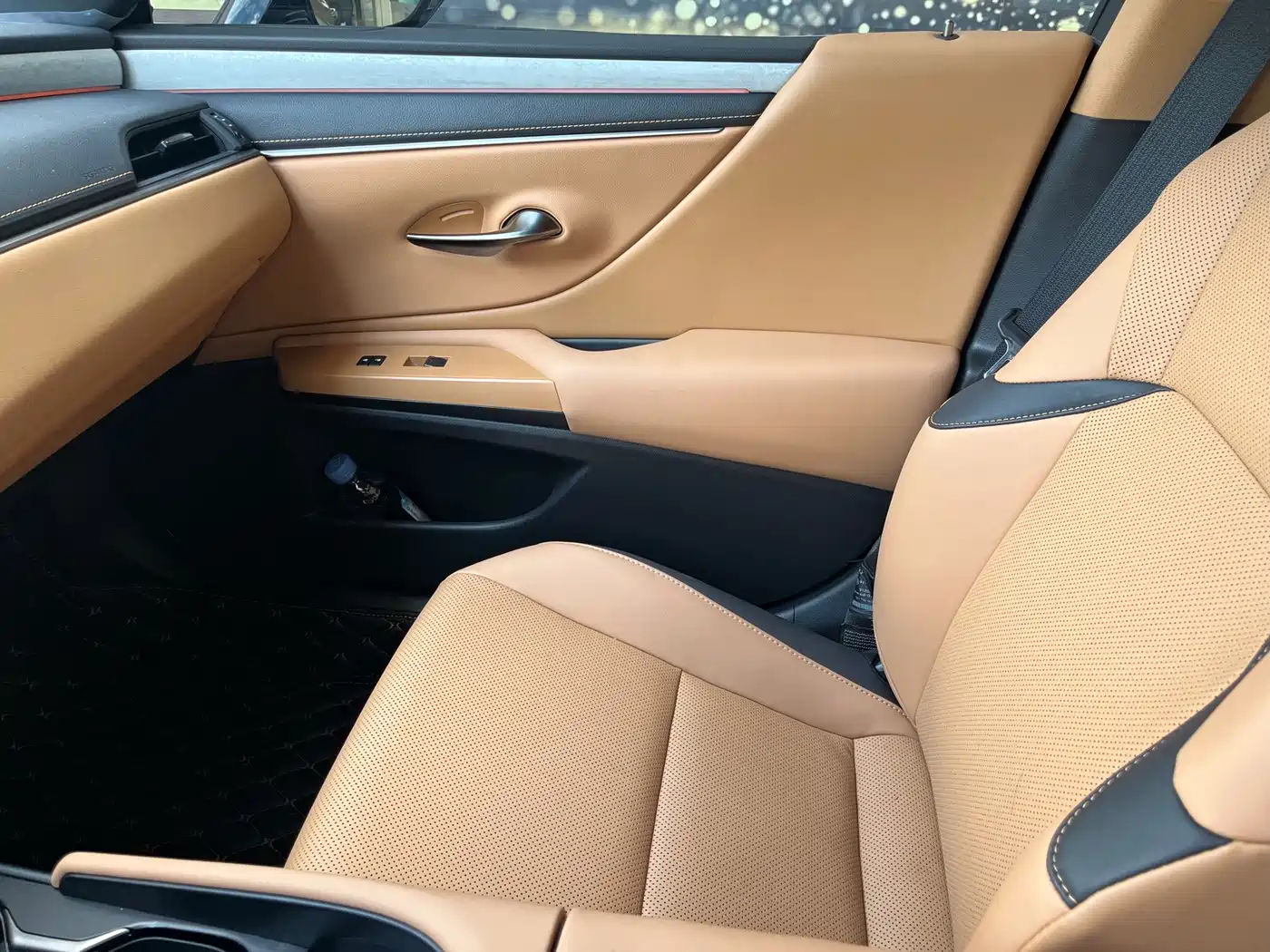 Lexus ES 2025 Silver/gray из Китая, фото 2