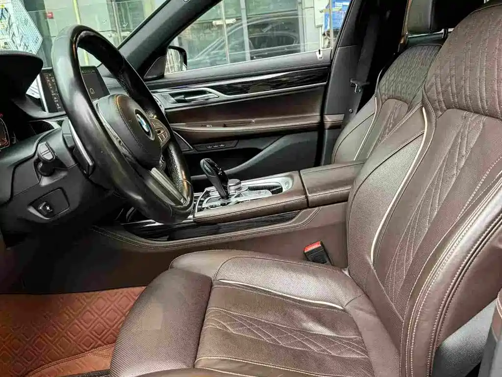 BMW 7 Series — миниатюра 9