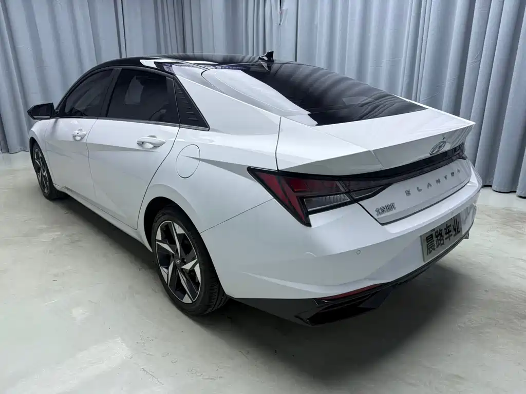 Hyundai Elantra — миниатюра 6