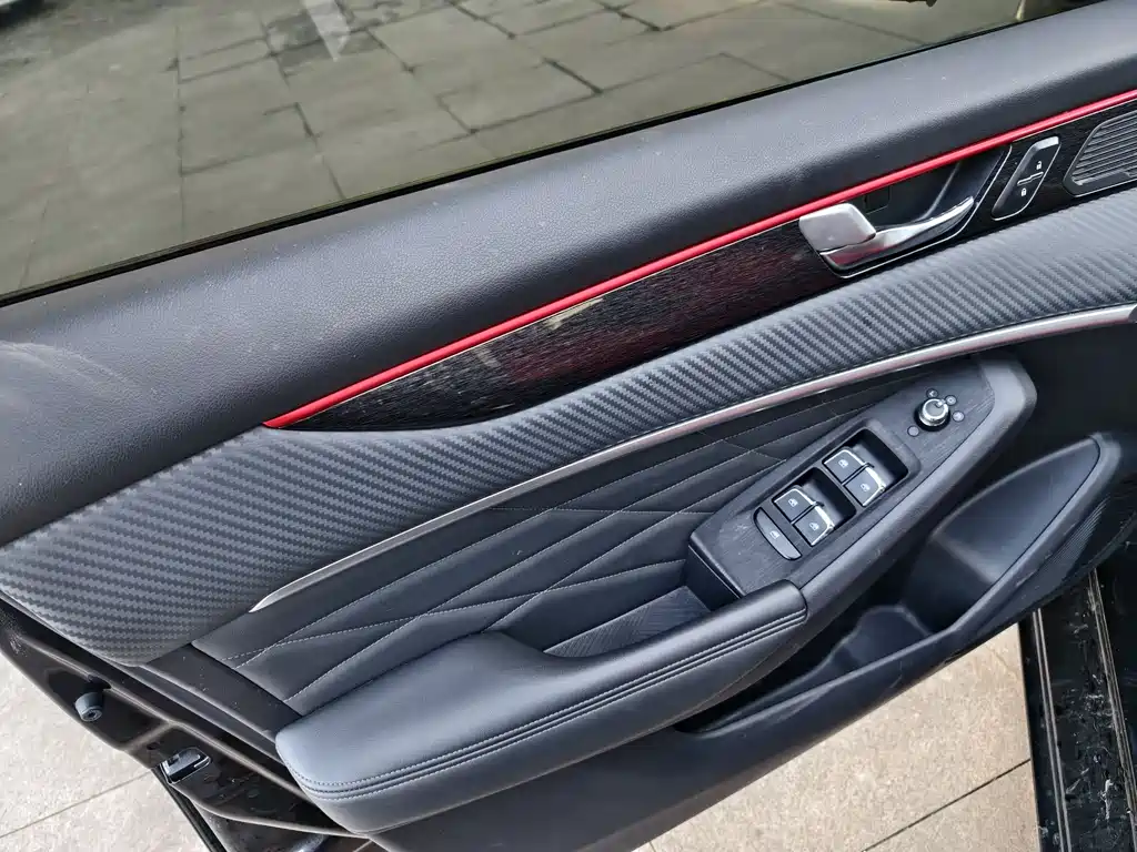 DONGFENG YI HYUN MAX