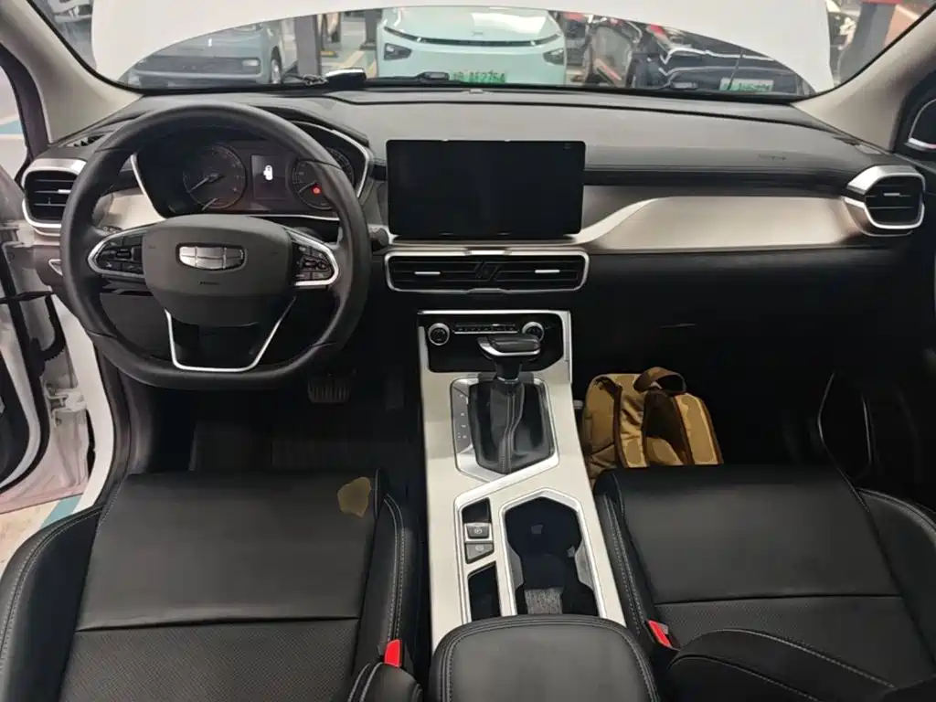 Geely Binyue — миниатюра 10