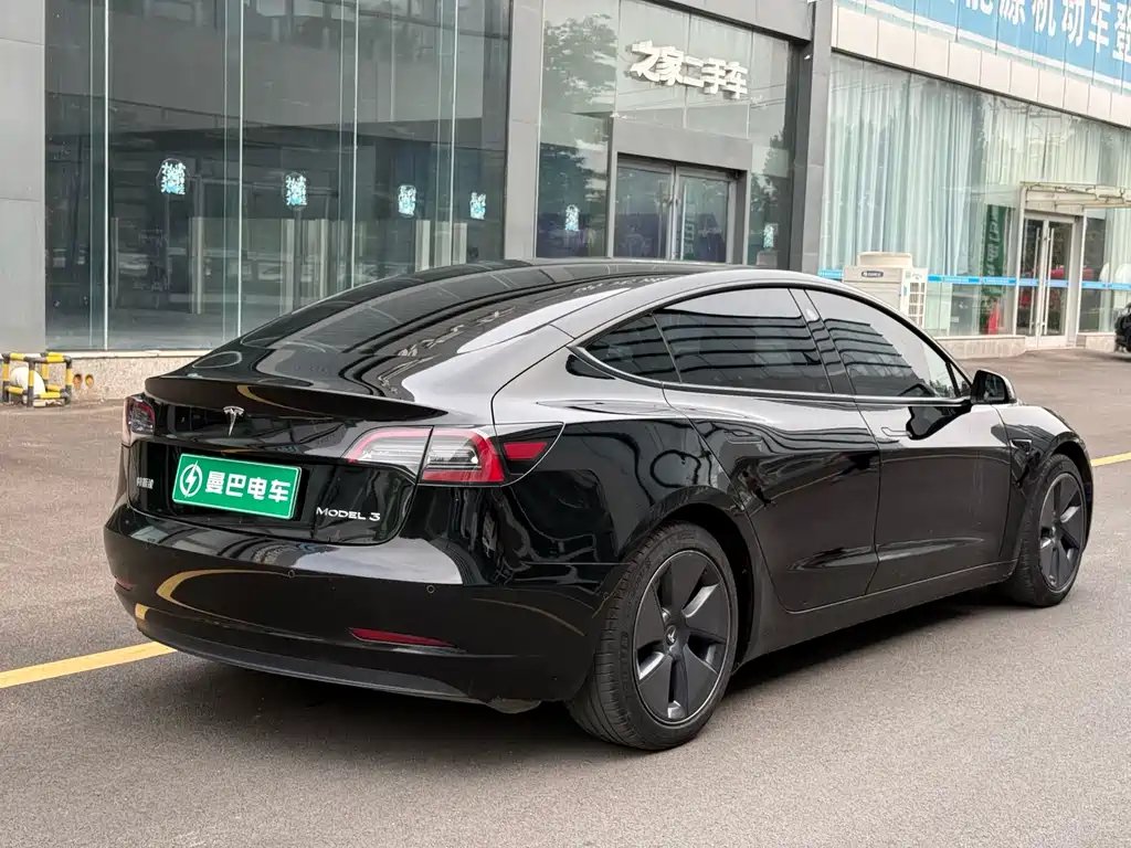 Tesla Model 3 — миниатюра 7