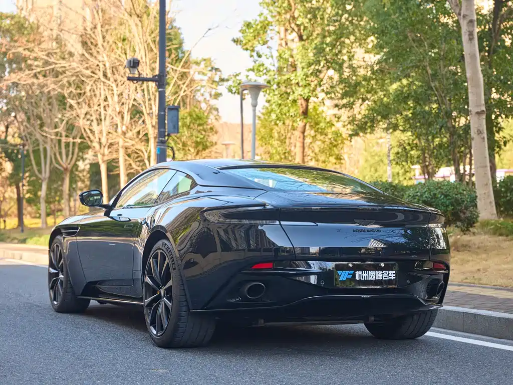 ASTON MARTIN DB11