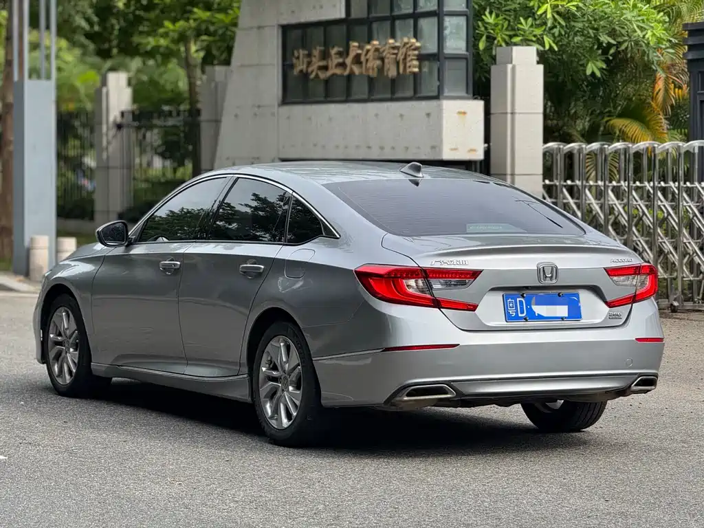 Honda Accord — миниатюра 9