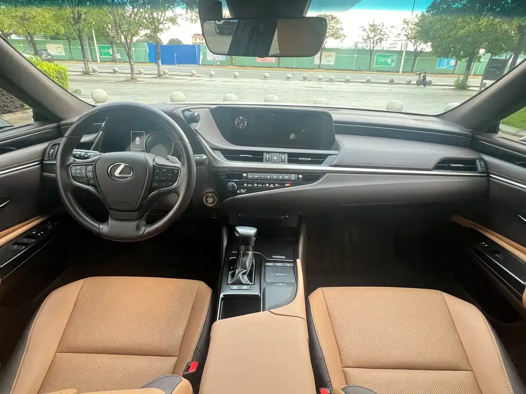 Lexus ES — миниатюра 11