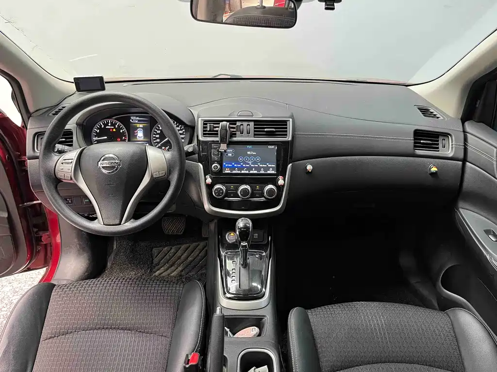 Nissan Tiida — миниатюра 10