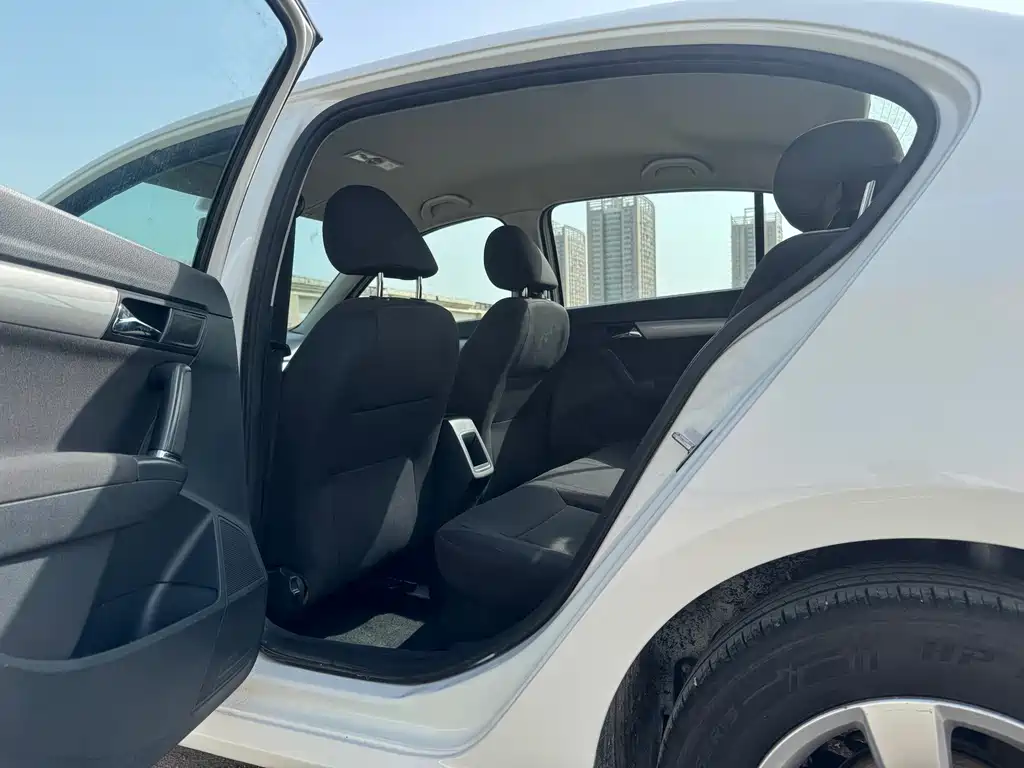 Volkswagen Lavida — миниатюра 5