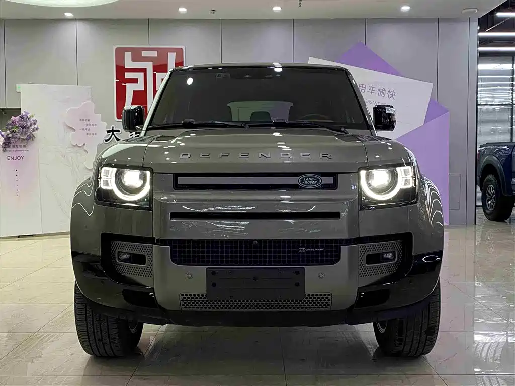 LAND ROVER DEFENDER