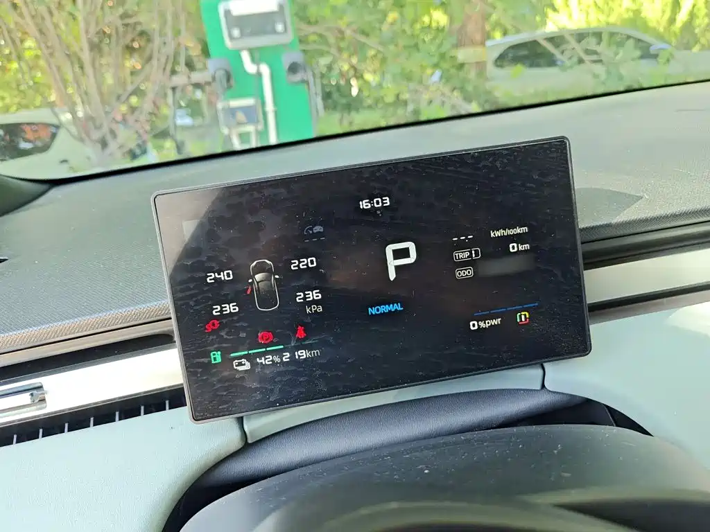 Roewe Young Wai D6 — миниатюра 5