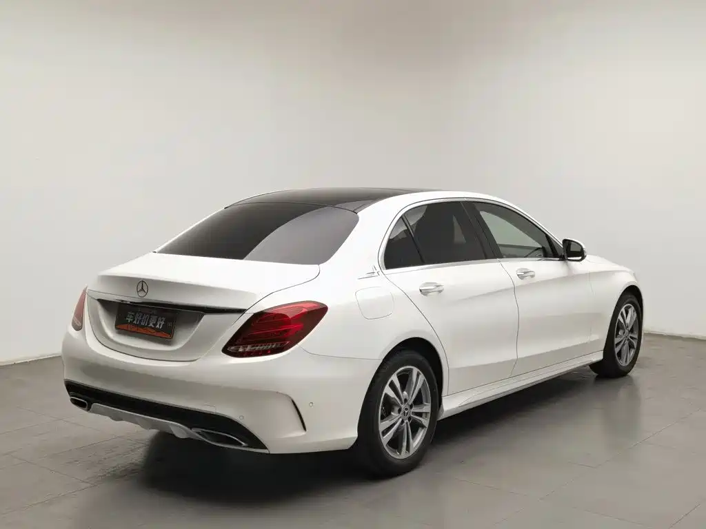 Mercedes-Benz C-Class — миниатюра 2