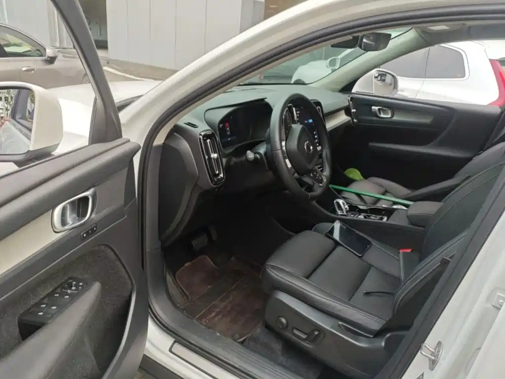 Volvo XC40 — миниатюра 10