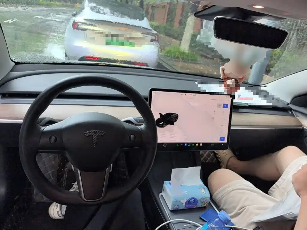 Tesla Model 3 — миниатюра 10