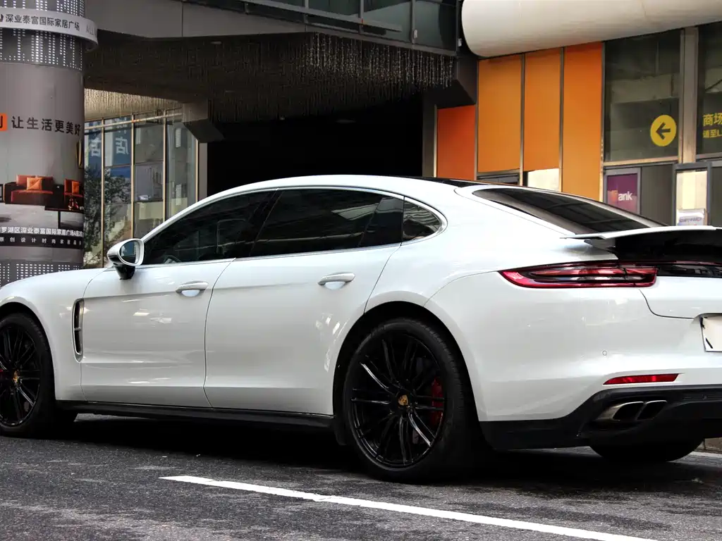 PORSCHE PANAMERA