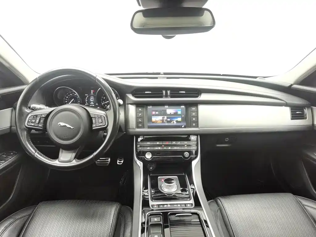 Jaguar XF — миниатюра 5