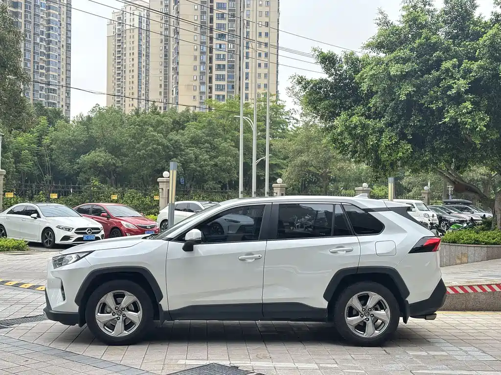 Toyota RAV4 2022 2.0L CVT Plus