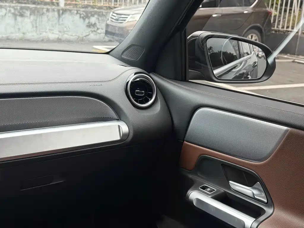 Mercedes-Benz GLB — миниатюра 20