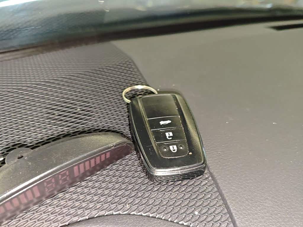 Toyota Corolla 1.2 л 2024 г. шампань/коричневый, пробег 35500 км