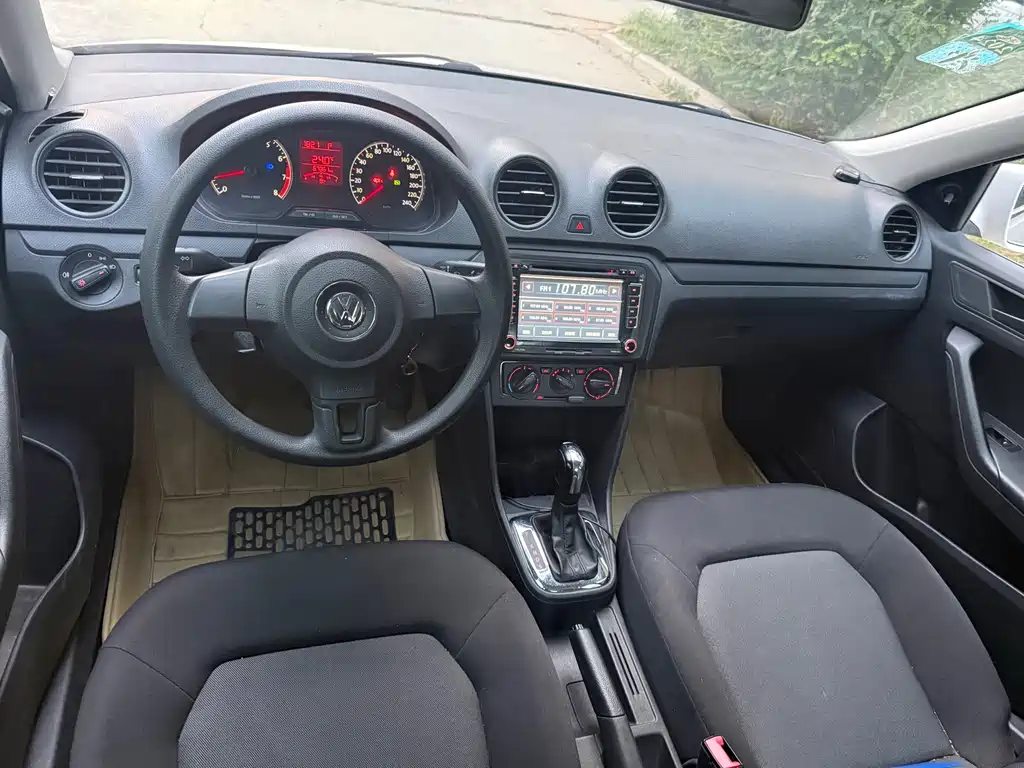 Volkswagen Jetta — миниатюра 7