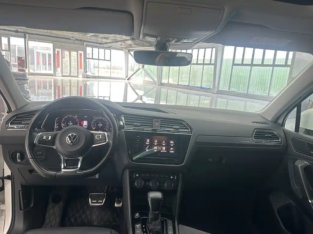 Volkswagen Tiguan L — миниатюра 14