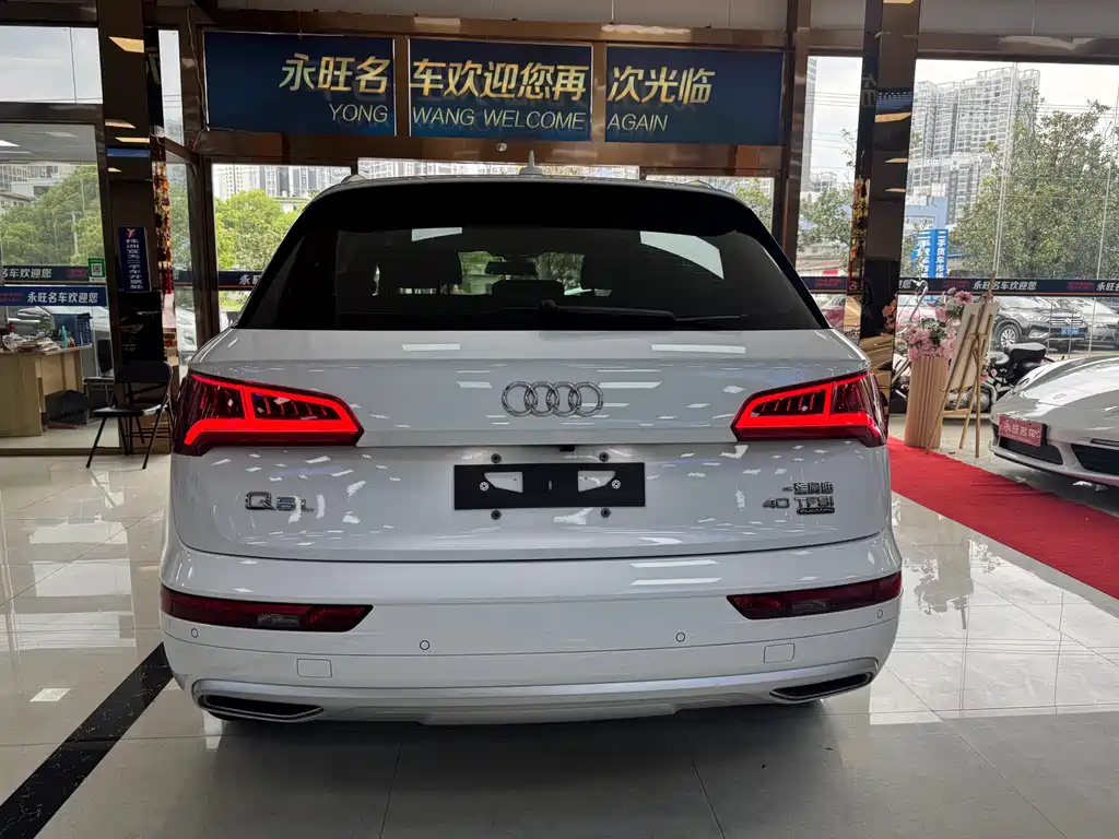 Audi Q5L - фото 8